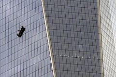 Etats-Unis: deux laveurs de carreaux secourus au 69e étage du World Trade Center