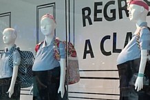 Vénézuela : des mannequins d'écolières enceintes en vitrine