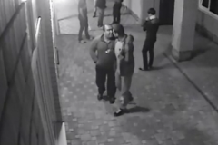 (vidéo) Russie: Un boxeur met KO deux hommes venus l’agresser (vidéo) Russie: Un boxeur met KO deux hommes venus l’agresser