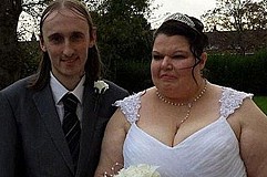 La femme la plus jalouse d'Angleterre s'est mariée: bon courage à monsieur... La femme la plus jalouse d'Angleterre s'est mariée: bon courage à monsieur...