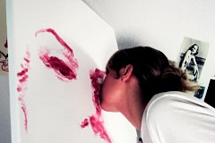 (Photos et Vidéo) Natalie Irish, l’artiste qui peint avec sa bouche (Photos et Vidéo) Natalie Irish, l’artiste qui peint avec sa bouche