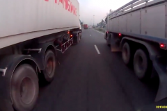 (vidéo) Thaïlande: En scooter, il échappe par miracle à la mort (vidéo) Thaïlande: En scooter, il échappe par miracle à la mort