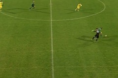 (Vidéo) Slovénie: Il se prend pour Manuel Neuer mais se plante et prend un carton rouge (Vidéo) Slovénie: Il se prend pour Manuel Neuer mais se plante et prend un carton rouge