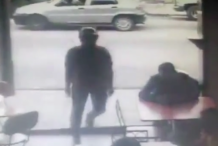 (vidéo) Mexique: Il vole le téléphone d’un homme, part en courant et se fait percuter par une voiture 