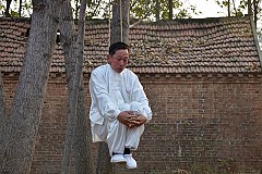 (Photos) Ce maître kung-fu peut respirer même pendu avec une corde au cou