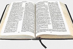 France: Il réécrit la Bible car il la trouve «mal écrite»
