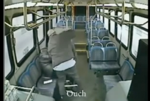 (Vidéo) Etats-Unis: Le passager pose trop de questions, le chauffeur de bus le tabasse 
