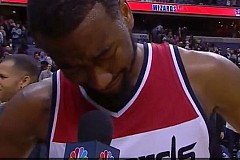 (Vidéo) Un joueur de basket pleure de chagrin à la télévision après le décès d'une petite fan âgée de 6 ans
