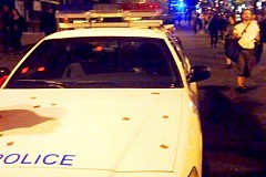 Il urine sur une voiture de police puis se fait arrêter à cause d’un chien qui retrouve sa trace Il urine sur une voiture de police puis se fait arrêter à cause d’un chien qui retrouve sa trace