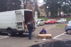 (Vidéo) Un livreur se fait tabasser par un client mécontent