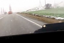 (vidéo) Frappés par la foudre en voiture, ils décèdent 