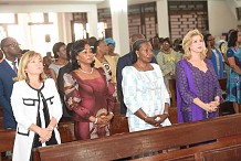 Messe de Noël : Dominique Ouattara prie avec les fidèles de l’église Sainte Famille de la Riviera II