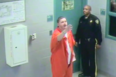 (Vidéo) Etats-Unis: Un détenu se fait corriger par un gardien de prison 