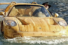 (Vidéo) Un bateau-Ferrari pour naviguer sur les canaux vénitiens