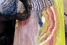 (Vidéo) Le talent de cet homme qui peint avec ses mains va vous impressionner !
