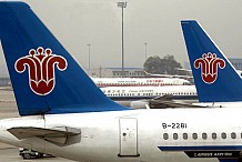 Chine: des passagers exaspérés ouvrent les portes de l'avion juste avant le décollage