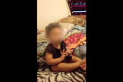 (Vidéo) Etats-Unis: Des parents laissent leur bébé jouer avec une arme
