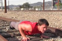 Etats-Unis: Il réalise des exercices de musculation sur une voie ferrée et se fait percuter par un train…