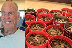 Il dépose à sa banque 226 kilogrammes de centimes économisés depuis 63 ans