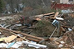 Il rase la maison de sa femme avec un bulldozer, sans la prévenir et sans en sortir ses affaires Il rase la maison de sa femme avec un bulldozer, sans la prévenir et sans en sortir ses affaires