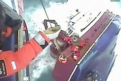 Un sauvetage impressionnant filmé en haute mer