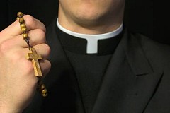 Un prêtre quitte son église pour fonder une famille Un prêtre quitte son église pour fonder une famille
