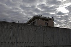 Inde: Ils s'évadent en descendant un mur avec des draps Inde: Ils s'évadent en descendant un mur avec des draps