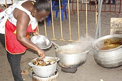Libreville : Cette femme cuisinait avec l’eau de sa toilette intime, menstrues et sperme de son mari