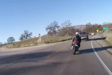 (vidéo) L’énorme vol plané d’un motard 