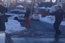 Etats-Unis : un policier sort son arme pour... une bataille de boules de neige