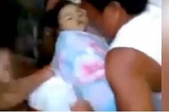 Philippines : une petite fille se réveille lors de ses propres funérailles
