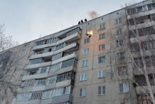 (Vidéo) Russie: En feu, il se jette d’un immeuble de 8 étages