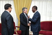 Le Chef de l’Etat a échangé avec Jean-Louis BORLOO, Président de la Fondation ‘’Energies pour l’Afrique’’.
