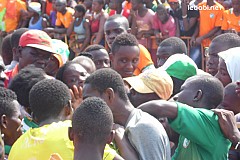 (Photos) En attendant l'arrivée des éléphants, il se masturbe dans la foule (Photos) En attendant l'arrivée des éléphants, il se masturbe dans la foule