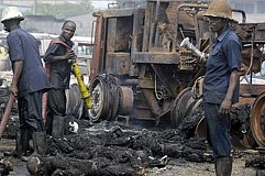 Bouaké: 3 morts et 7 blessés dans l'explosion d'un camion citerne d'essence Bouaké: 3 morts et 7 blessés dans l'explosion d'un camion citerne d'essence