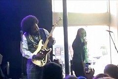 (Vidéo) Le rappeur Afroman frappe violemment une femme sur scène