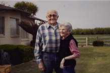 (Photos) Mariés depuis 67 ans, ce couple meurt main dans la main