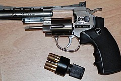 Etats-Unis: Une maman pointe un revolver sur l'adolescente qui frappait à terre sa fille Etats-Unis: Une maman pointe un revolver sur l'adolescente qui frappait à terre sa fille