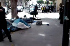 (vidéo) Etats-Unis: La police abat un SDF en pleine rue (vidéo) Etats-Unis: La police abat un SDF en pleine rue