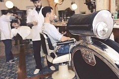 (Vidéo) Portugal : un barbier autorise les chiens mais pas les femmes (Vidéo) Portugal : un barbier autorise les chiens mais pas les femmes