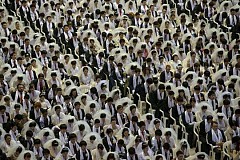 Mariage collectif en Corée du Sud : des milliers de couples se disent oui Mariage collectif en Corée du Sud : des milliers de couples se disent oui