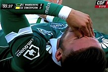 (Vidéo) Chili : un joueur... se blesse en entrant sur la pelouse