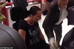 (vidéo) Cette jeune femme se casse la jambe en plein exercice de musculation