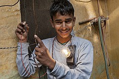 (Photos) Inde: «L'isolant humain», l'adolescent qui résiste à une forte charge électrique (Photos) Inde: «L'isolant humain», l'adolescent qui résiste à une forte charge électrique