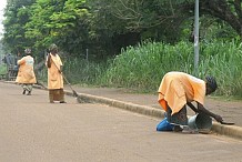  Yamoussoukro : les balayeuses menacent de renter en grève pour exiger sept mois de salaires impayés
