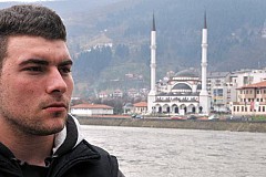 Bosnie-Herzégovine: Né d'un viol, un Bosnien recherche ses parents Bosnie-Herzégovine: Né d'un viol, un Bosnien recherche ses parents