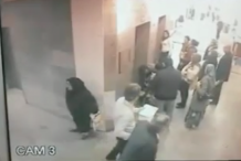 (vidéo) Turquie: Une femme soulage une envie pressante dans le couloir d’un hôpital 