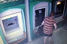 (Vidéo) Une femme se lâche dans une banque à Avignon