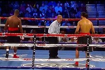 (Vidéo) Un boxeur fait tomber son téléphone de son short en plein combat
