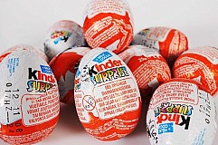 Angleterre: Ils lançaient des Kinder surprise cachant de la drogue à leurs amis détenus Angleterre: Ils lançaient des Kinder surprise cachant de la drogue à leurs amis détenus